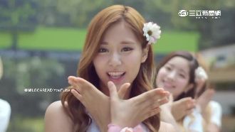 子瑜化身帥氣女伶　在美國大跳西裝舞