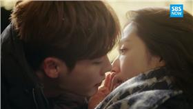 皮諾丘,韓劇,李鍾碩,朴信惠,曖昧,接吻,吻戲,浪漫,偶像劇-翻攝自YOUTUBE
https://www.youtube.com/watch?v=eCFgaAhfTCM