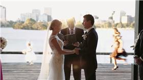 澳洲,墨爾本,Melbourne,新娘,Katie Quirk,花童,逗趣,爆笑,婚禮,結婚,搞笑,誓約-翻攝自youtube