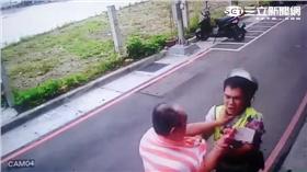 吳男不滿遭連開6罰單憤而砍警洩憤（翻攝畫面）