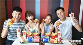 夏天速戰！肯德基爺爺戴新帽　麥當勞大玩「圈圈」