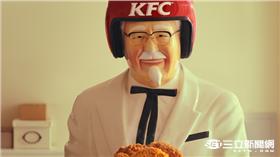 夏天速戰！肯德基爺爺戴新帽　麥當勞大玩「圈圈」