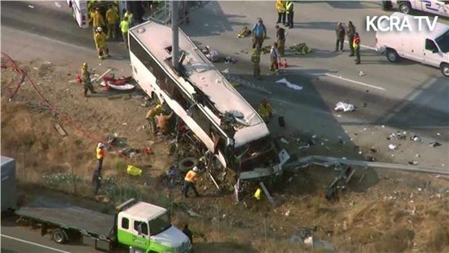 公路車禍5死　T霸直接劃開撕裂巴士