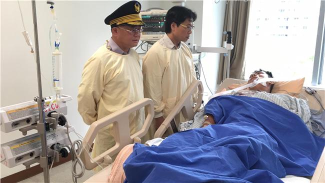 遭砍警張家逢超孝順　放假幫父母擺攤