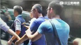 砍警嫌犯吳至展遭檢警拘提(圖/警方提供)