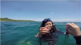 鈔票,海洋,潛水,謝昕璇,垃圾
圖／翻攝自Facebook影片