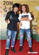 動力火車演唱「2016看見.太陽系列」活動的主題曲（太陽）。（記者邱榮吉/攝影）