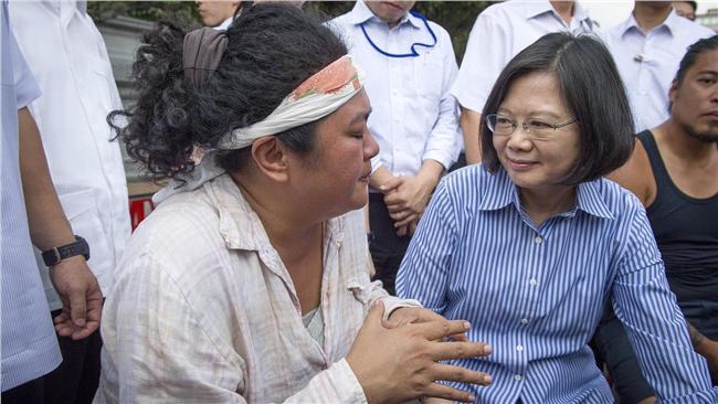 蔡英文現身凱道　與原住民面對面溝通