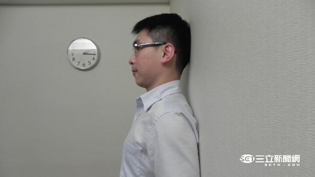 天天盯著電腦看　當心「烏龜頸」上身