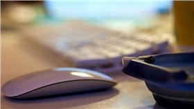 用電腦,工作,生活,滑鼠（圖／攝影者José Carlos Cortizo Pérez, Flickr CC License）
https://goo.gl/tjyB8H