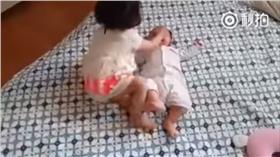 姊姊,嬰兒,巴掌
翻攝自秒拍