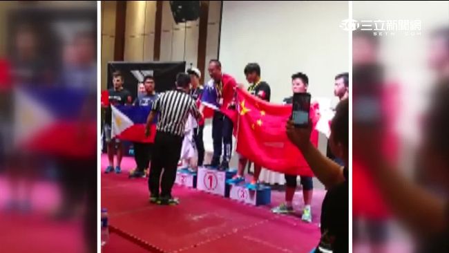 中華隊腕力賽奪金　選手披國旗授獎