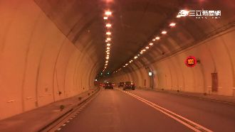 隧道自救術　擺警示牌、駛入避車道