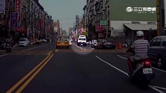 逆向臨停害撞車　家屬要救護車負責