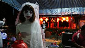 農曆7月鬼月，花蓮鳳林鎮「菸樓迷路，百鬼夜行祭」以鬼為主題造型，參加者妝扮成各式妖魔鬼怪，在充滿日本風味的菸樓街道上繞街遊行，今年邁入第5屆，將於6日下午登場。（圖／中央社）