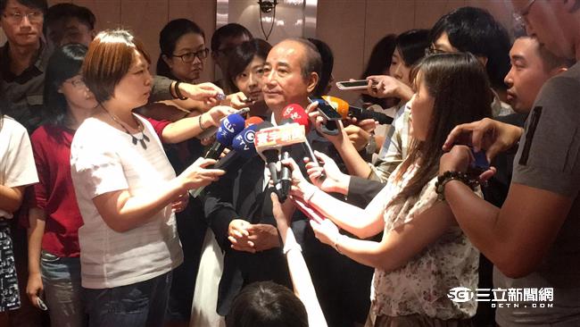 王金平：過去出訪都是「團進團出」