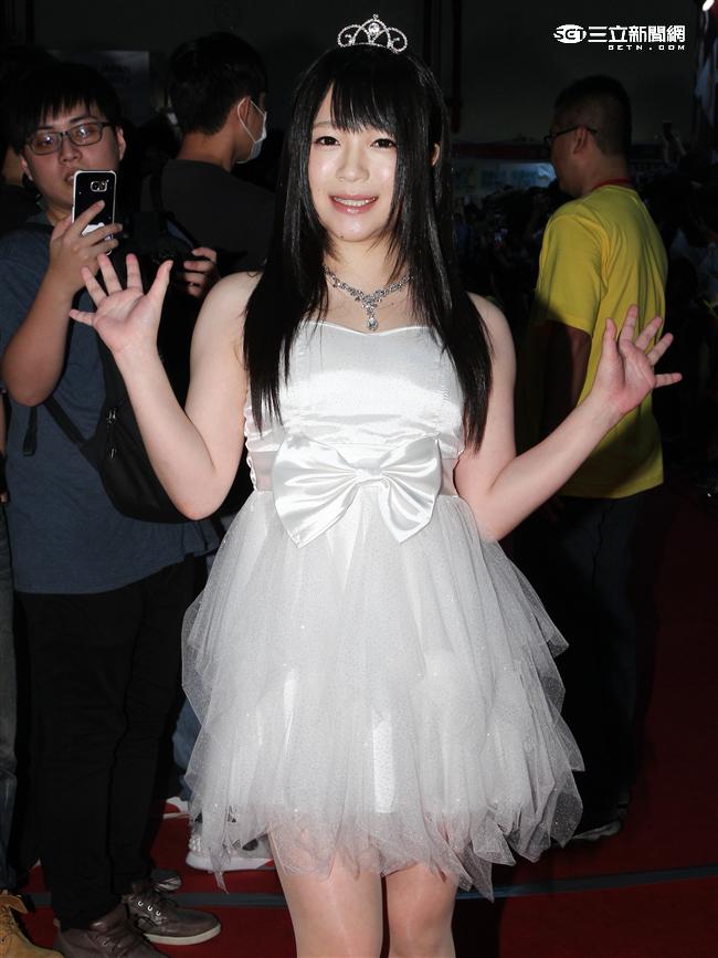 第五屆成人博覽會AV女優南梨央奈。（記者邱榮吉/攝影）