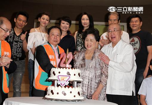 肝病防治學術基金會22周年「牽手傳愛」，基金會董事長許金川標示將朝向消滅肝病目標邁進。（記者邱榮吉/攝影）