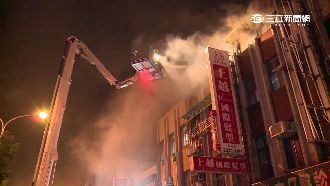 滅火器噴不出泡沫…兒子來不及救父母