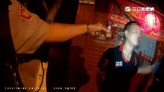 毒犯裝乖再逃跑　員警奮力搏鬥掛彩