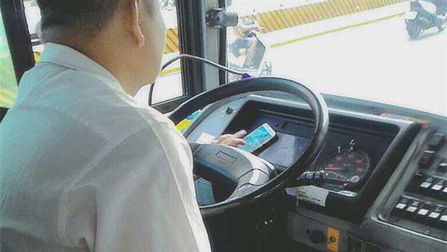 遊覽車客運業車輛將全面強制裝置「駕駛識別設備」,並須將駕駛人資訊介接至指定平台,讓主管機關可即時掌握實際駕駛身分與工時狀況,防止疲勞駕駛。(圖/資料照)