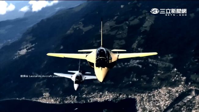 搶高級教練機訂單　軍火商帶團遊義