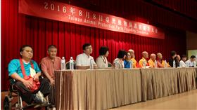 台灣動物保護黨8日在台北舉行成立大會，總幹事華珮君表示，歷經半年的籌劃，各界動保人士期待，不分藍綠，為動物多做點事。（圖／中央社記者張皓安攝）