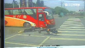 19歲員工外送飲料　遭客運撞飛命危