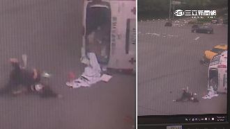 直擊！小黃撞救護車　護理師噴飛車外