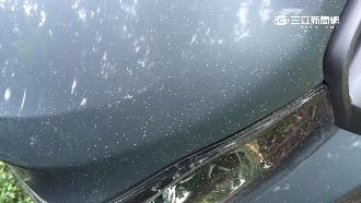 搶孤工地噴漆亂飛　轎車衰中鏢難清洗