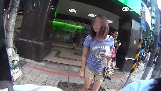 亂丟垃圾爆衝突！女子辯：塞不進水溝
