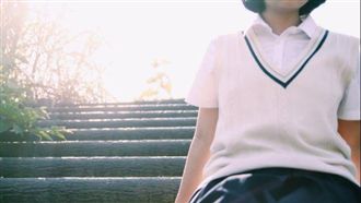 清寒少女陪父賣碗粿撐家計　仍苦學英文