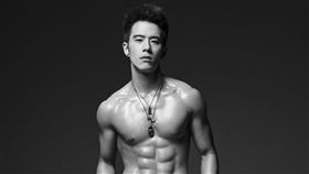 JR－Men’s Body秋季號封面人物／MEN'S UNO男人誌提供