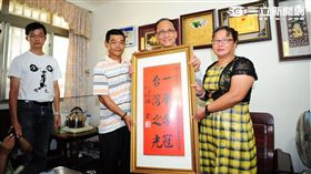 林全向許淑淨親友道賀。（記者盧素梅攝）