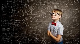小學生,資優生,數學,天才,神童,算數,公式,課業,上學,黑板,智商,智力測驗（圖／Shutterstock／達志影像）