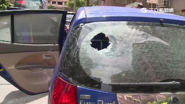 頑皮小四童丟信號彈　單親罹癌婦車毀