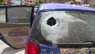 頑皮小四童丟信號彈　單親罹癌婦車毀