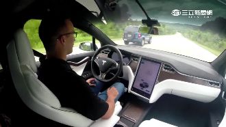 路上突胸悶劇痛　特斯拉自駕救男子命