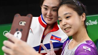 南北韓選手奧運玩自拍　驚傳恐被槍斃