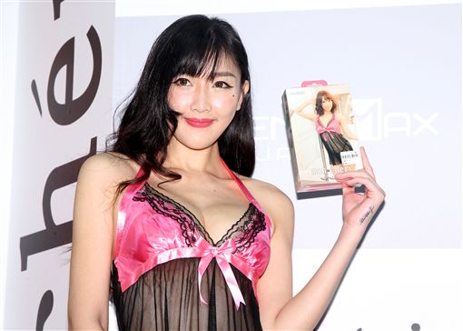 路上美人魚哈霓萱身高175公分，擁有34e的魔鬼身材。（記者邱榮吉/攝影）