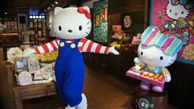 紅櫻花HELLOKITTY（圖／紅櫻花提供）