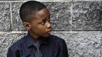 穿過時球鞋被嘲笑　他的回應卻感動人