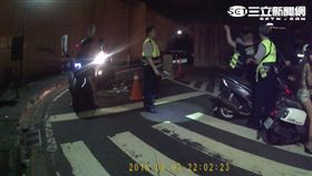 潘男遭警盤查竟扔毒品滅證（翻攝畫面）