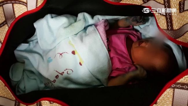 停車場傳哭聲　旅行袋驚見1週大女嬰