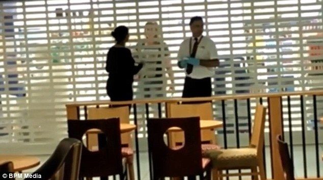 女子血拼不長眼　逛街逛到被反鎖店內
