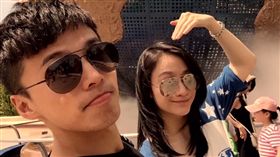 阿緯帶老婆度蜜月／臉書