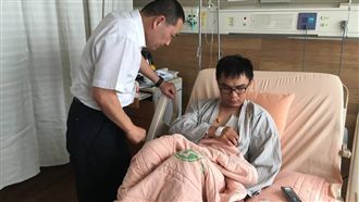 鬼門關前走一遭　遭砍警員今下午出院