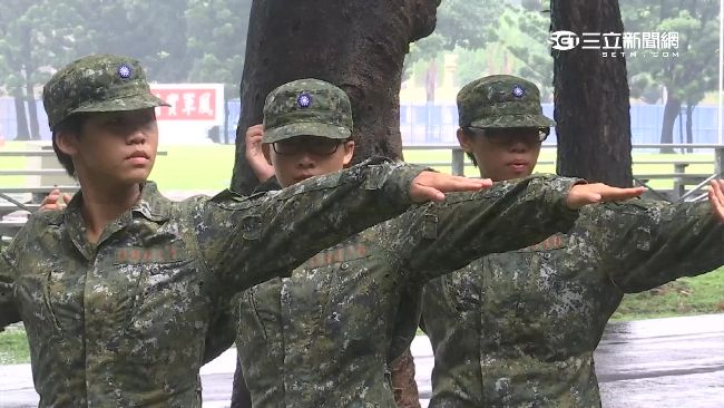女生要當兵了？5000人附議過門檻