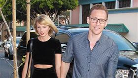 泰勒絲,Taylor,洛基,湯姆,希德斯頓,戀情,結婚(每日郵報 http://www.dailymail.co.uk/tvshowbiz/article-3733609/Reuniting-Taylor-Tom-Hiddleston-touches-LAX.html 
http://www.dailymail.co.uk/tvshowbiz/article-3732797/They-100-cent-Taylor-Swift-Tom-Hiddleston-item-despite-raising-eyebrows-spending-TWO-weeks-apart.html)