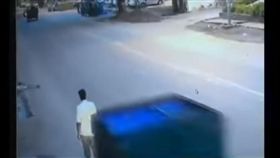 印度車禍（圖／翻攝自YouTube）